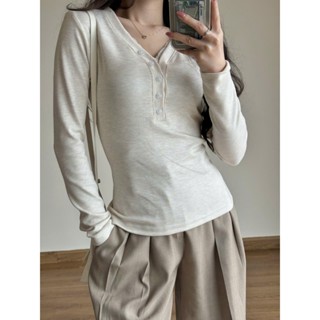 Áo thun xẻ cúc cổ tim phối ren Miho Studio