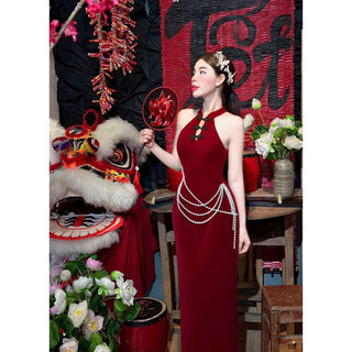 Đầm đỏ cổ tàu nút vuông
