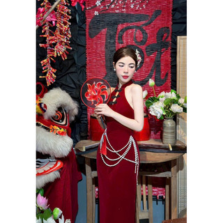 Đầm đỏ cổ tàu nút vuông