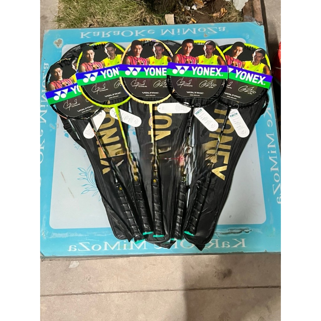 Vợt Cầu Lông YONEX 1 chiếc ( Màu Ngẫu Nhiên )