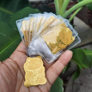 Miếng dán Mèo Thần Tài cho điện thoại.
