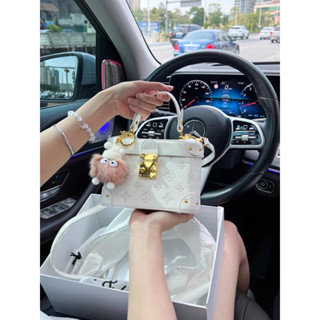 TT160 Túi cốp với hoạ tiết LV dập nổi size 18cm cứng cáp có tay xách kèm dây đeo chéo thời trang đủ 3 màu