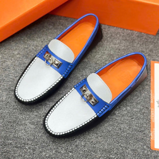 Giày Moca nam Hm màu trắng khuy kim loại nổi bật - mẫu mới nhất 2025