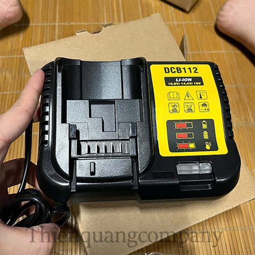 Sạc pin Dewalt DCB112 dùng cho pin Dewalt 12V/10.8V/14.4V/18V/20V