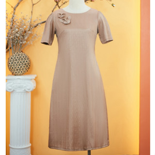 Đầm suông - Cổ tròn kết hoa hồ điệp tay ngắn - Nâu trà - TTV Store thời trang nữ TTV1724