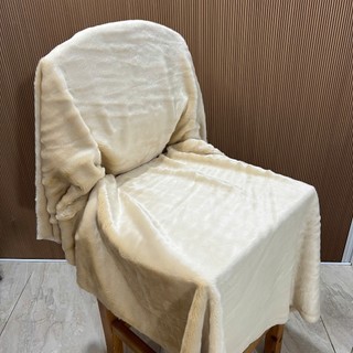 Thảm Chụp Ảnh - Thảm Lông Màu Kem