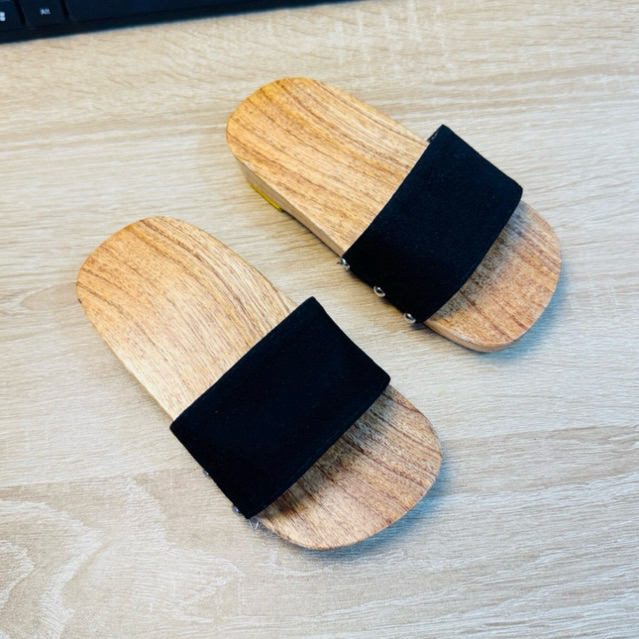 MUA THEO SỐ TUỔI Guốc gỗ cho bé gái quai đen đỏ trắng diện đồ diệu đà ngày tết cho bé