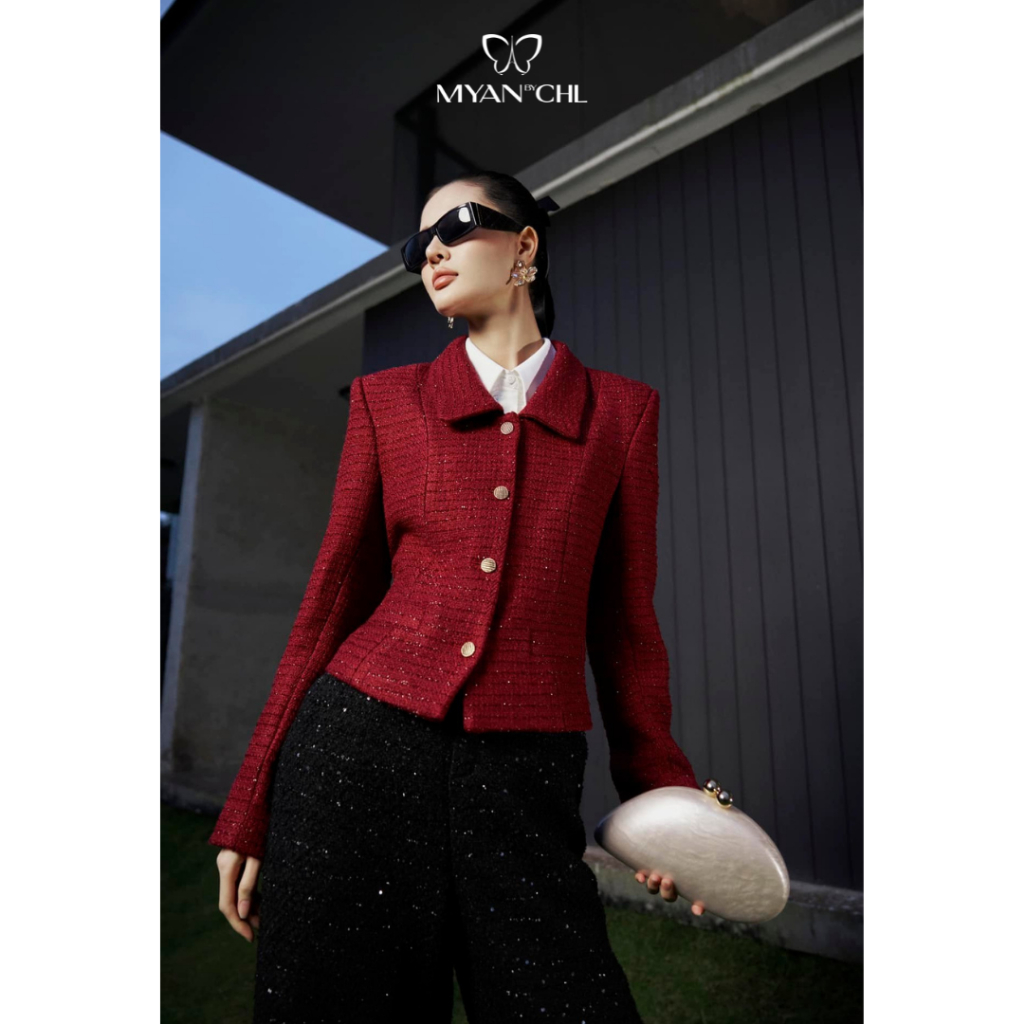 MYAN DESIGN Áo Khoác Dạ Tweed Đỏ Cổ Bẻ Dáng Ngắn Ôm Sang Chảnh AFW241030