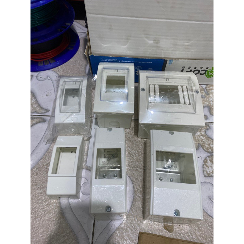 Hộp nổi gắn CB cóc đen, CB 2 tép, CB 3 tép có nắp che và không nắp