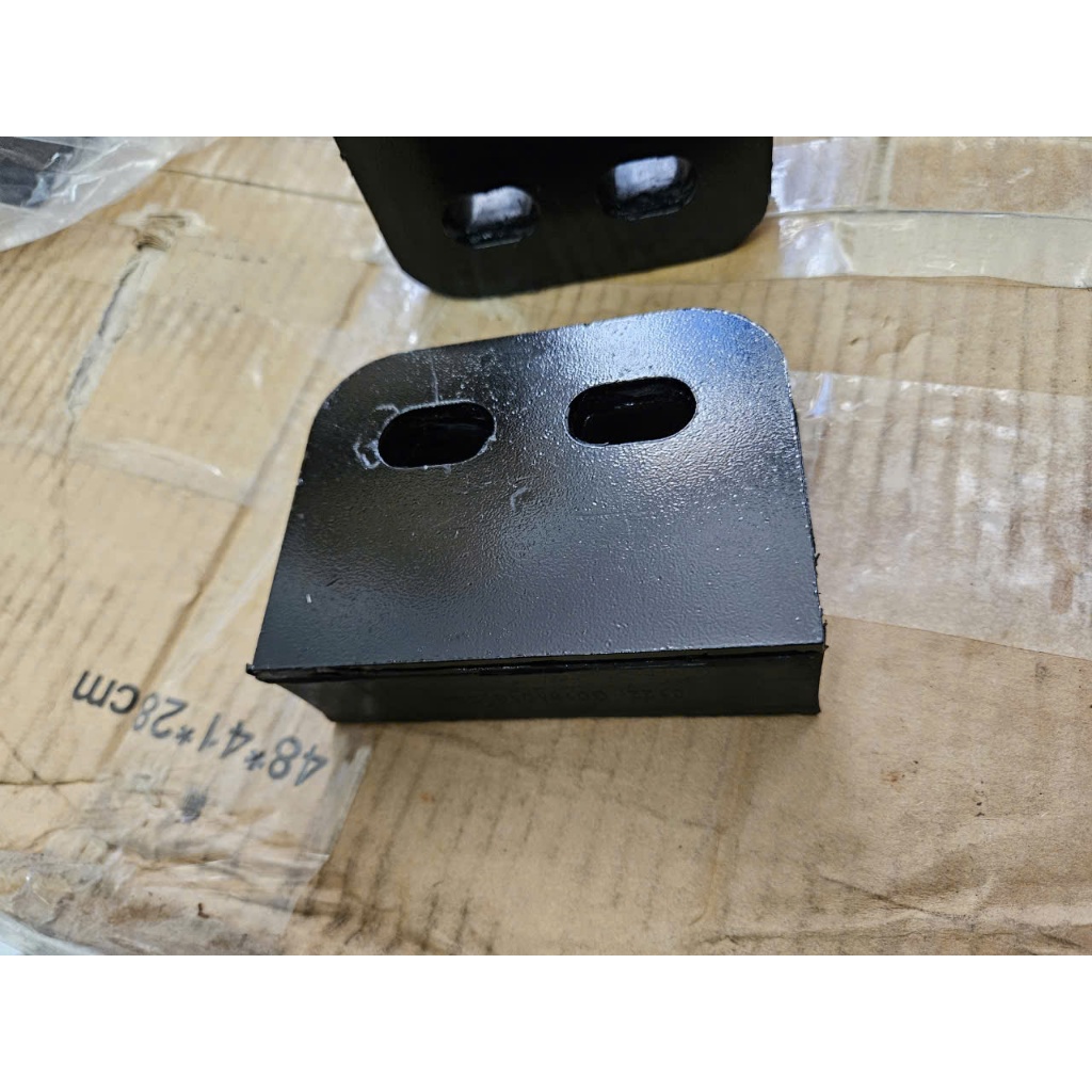 Cao su bát cố định hộp phân phối THACO FORLAND ( FLD800C, FD850E4,FD140,FD150.....)