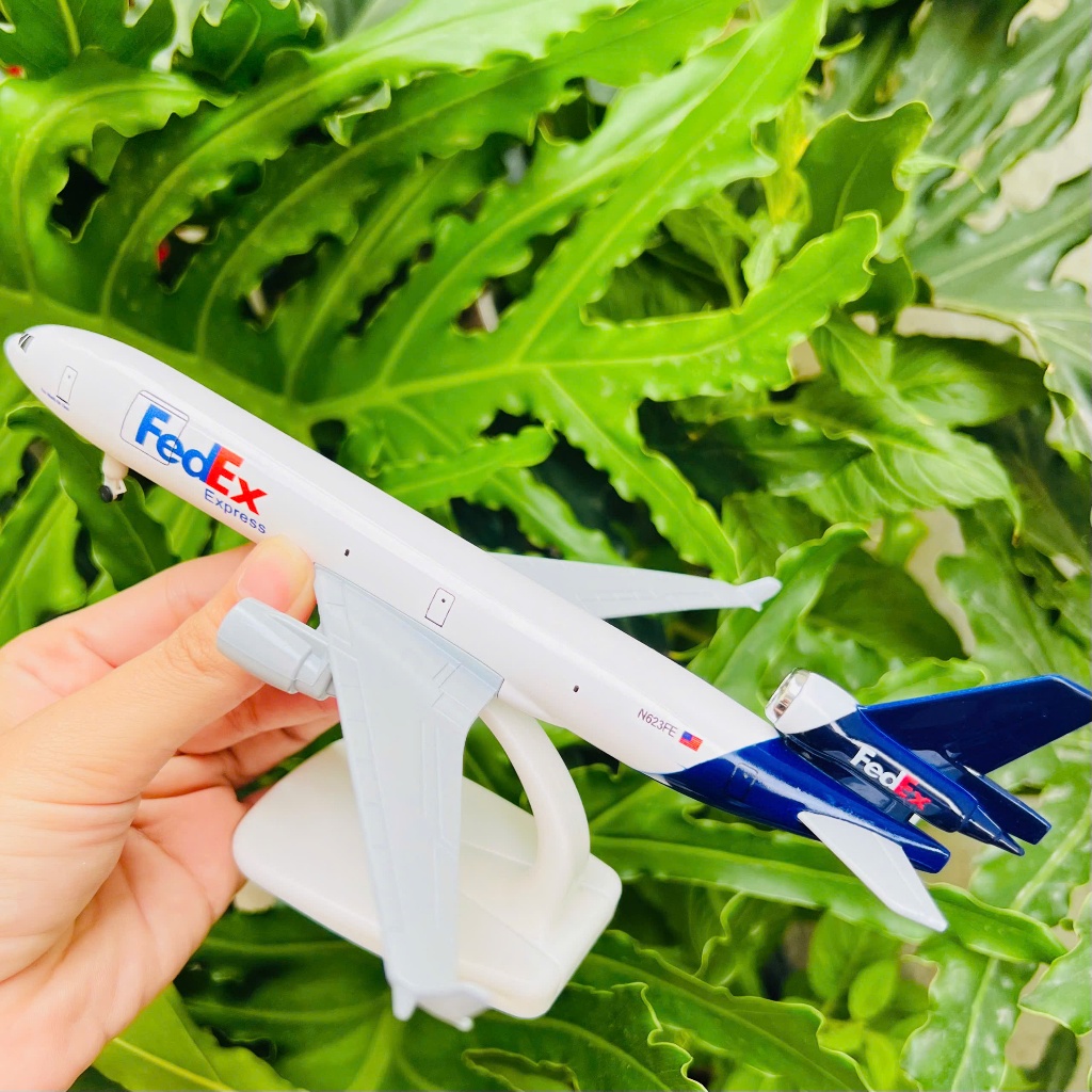 Mô Hình Máy Bay Vận Tải Toàn Cầu FedEX Express " MD-11 McDonnell Douglas" Tỉ lệ 1:400 20CM