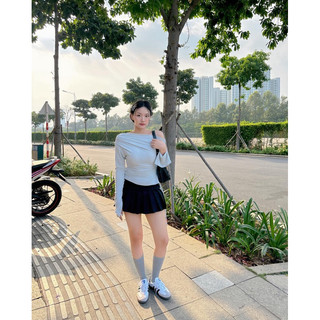 HERMISE Áo thun lệch vai tay dài xếp ly hở vai nhún eo dây rút thắt nơ chéo tà ôm dáng - Janie Asymmetrical Top