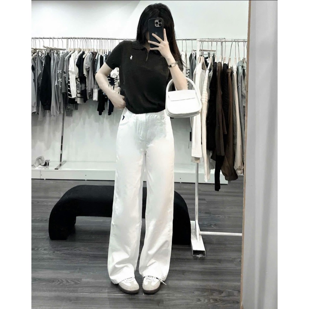 Quần jean trắng thêu logo ngựa ở cạp và túi form ống suông Q7788