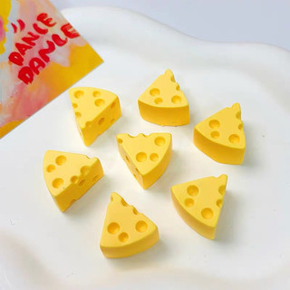 ( Mua từ 2sp để được giá tốt ) 5 Charm 3D nổi mẫu Phô mai ( màu ngẫu nhiên )