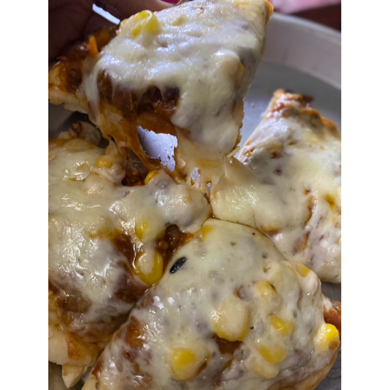 Pizza nhân bò ngô phomai, nhân xúc xích phomai