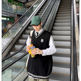 Áo gile len nam cổ V oversize, Áo gile unisex form rộng Basic nữ len đẹp oversize huy hiệu học sinh đi chơi đi học 2024