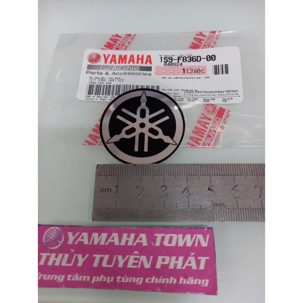 Tem logo 4cm tem chìm 2D dán cánh bửng zin chính hãng yamaha