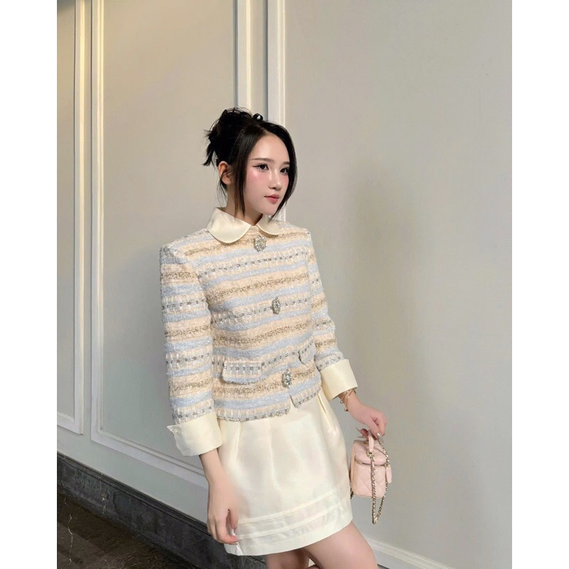 Set Áo Dạ Tweed Sọc Ngang Xen Kẽ Tay Dài Cổ Sen Đính Đá Phối Tafta Kèm Chân Váy Ngắn Tafta