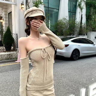 Áo dệt kim màu trà sữa nude hở vai buộc dây trước ngực dài tay nữ tính thời trang nữ Famos