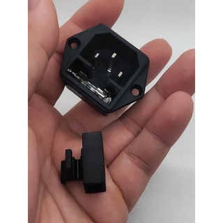 Jack nguồn 3 chân có cầu chì.