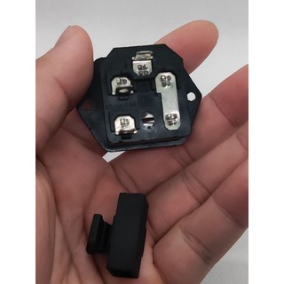 Jack nguồn 3 chân có cầu chì.