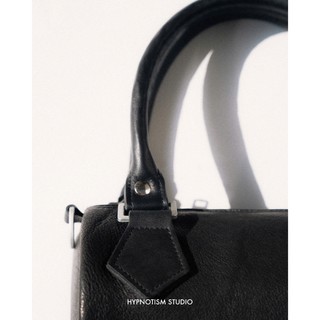 HYPNOTISM | BARREL LEATHER BAG - Túi da bò dáng tròn đeo chéo nam nữ streetwear form nhỏ gọn