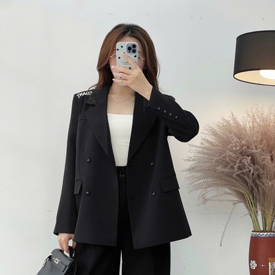Áo Blazer Nữ 𝐂𝐂𝐇𝐀𝐓 Thêu Chữ Cầu Vai Chất Liệu Tuytsi Cao Cấp Sang Trọng 24EHS9002ST