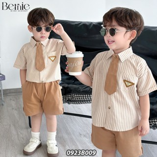 Bộ công tử cộc tay cà vạt bé trai Bernie gam nâu cho bé 9-23kg- Bộ bé trai Hàn Quốc áo sơ mi kẻ đính tag- 0923B009