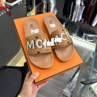 Dép lê quai ngang nam mc.m - slide quai da Pu sần dập chữ huy hiệu tag logo kim loại đế cao su non DL111P