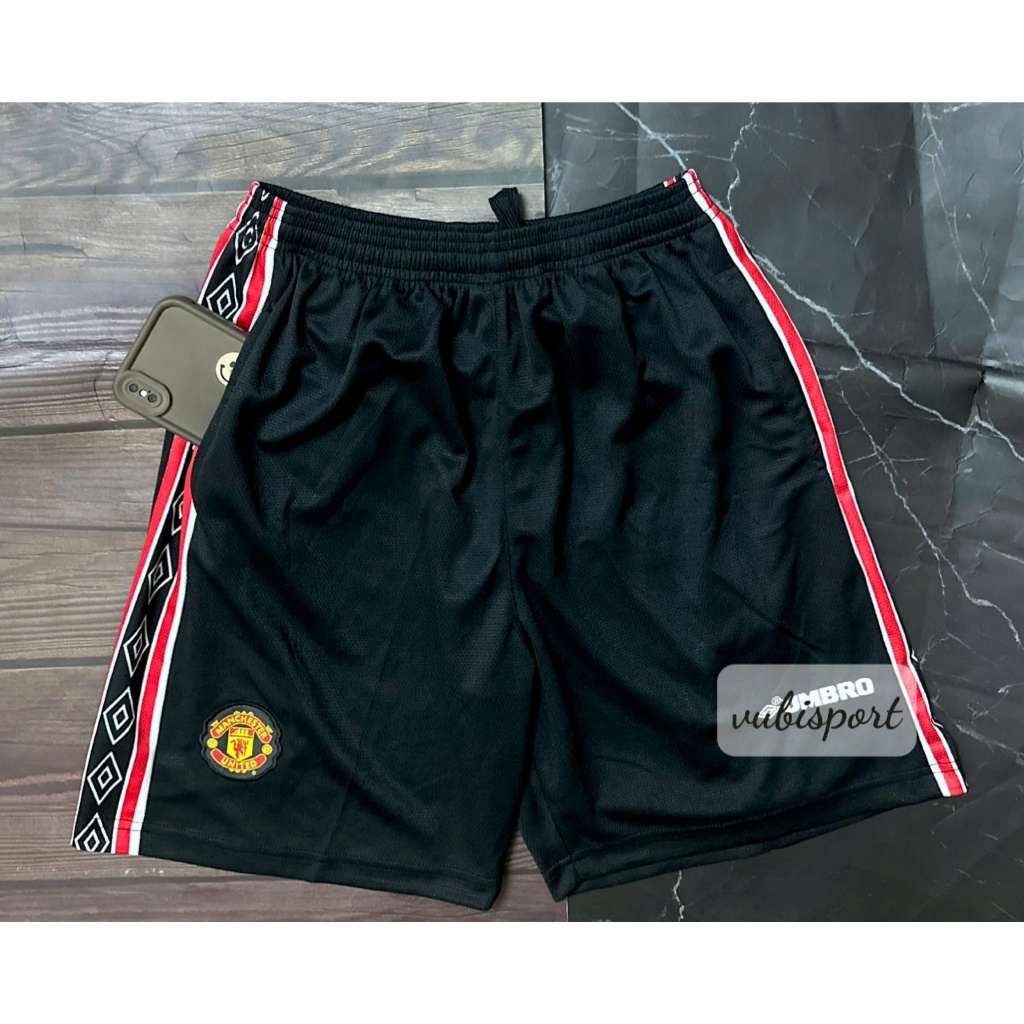 Quần đùi bóng đá có túi vải thái loog thêu clb MU Manchester united sharp 1998 1999 màu đen viền đỏ 