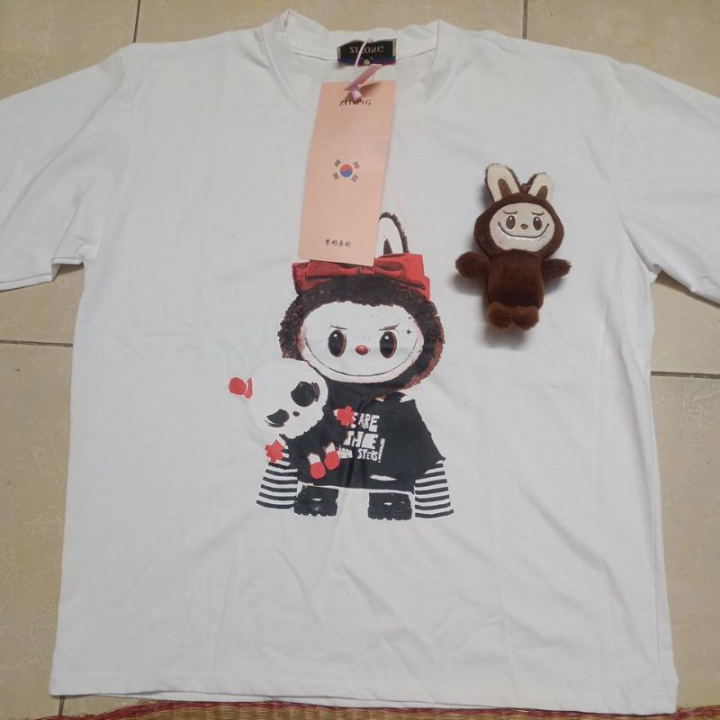 Áo phông zitong trắng labubu tặng kèm gấu labubu