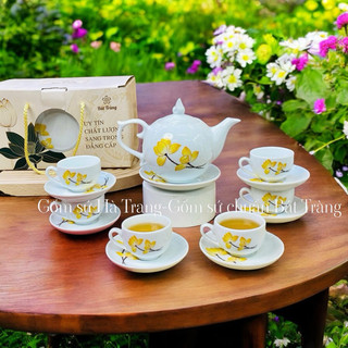 Ấm chén Bát Tràng vẽ mai vàng
