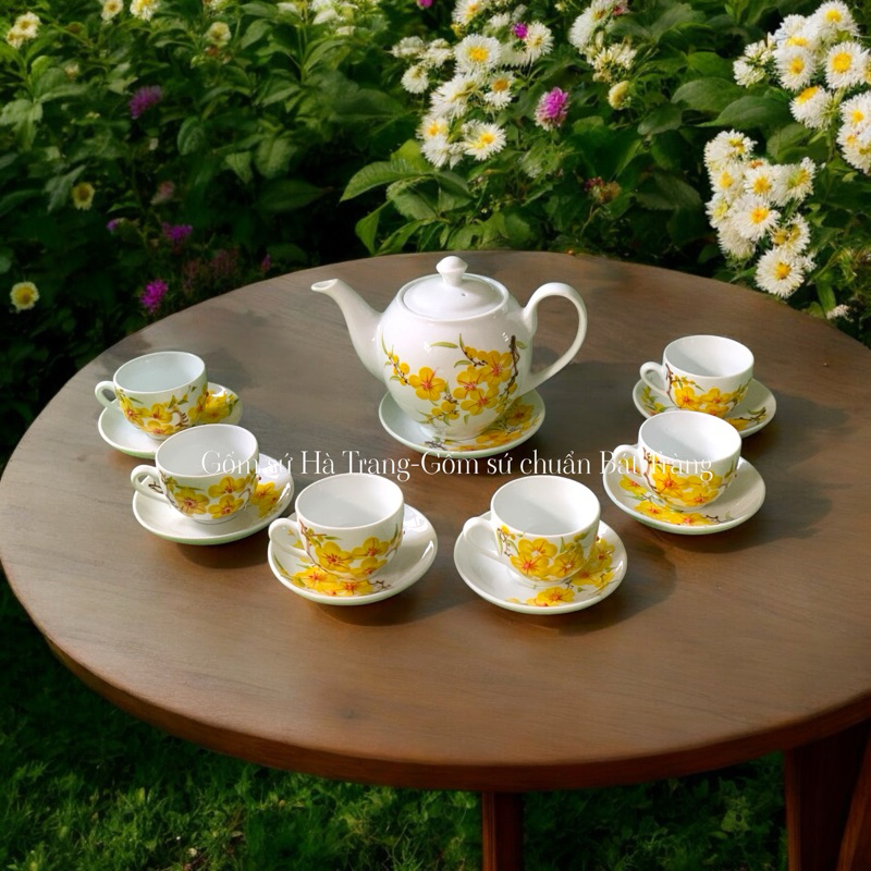 Ấm chén Bát Tràng vẽ mai vàng