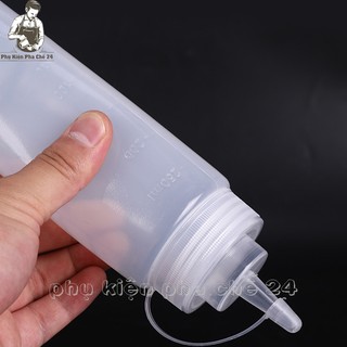 Bình nhựa bơm có vạch chia