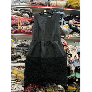 2h. đầm xoè đen chân ren size S. 327