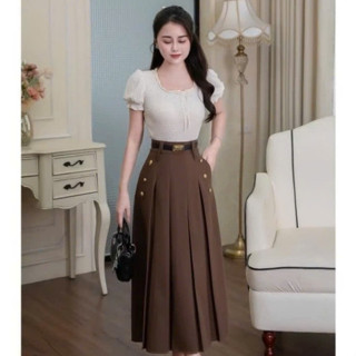 chân váy xếp ly dáng dài  có túi 2 bên đính cúc màu vàng  chất vải tuyết mưa siêu đứng dáng