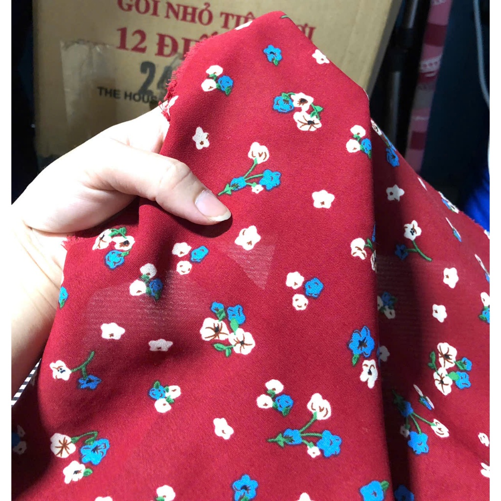 A787 - Vải tập may, tự may - Đũi lụa Hàn Châu hoa nhí màu đỏ đô, co dãn (1.4m x 1.5m) - Lỗi xước khầ