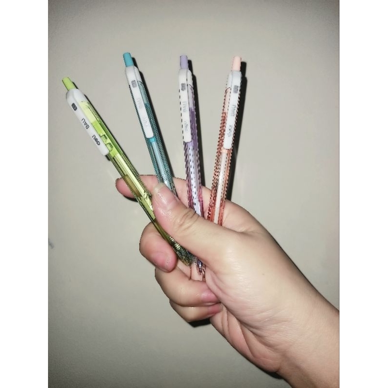 Hộp 50 bút Deli, ngòi 0.7mm