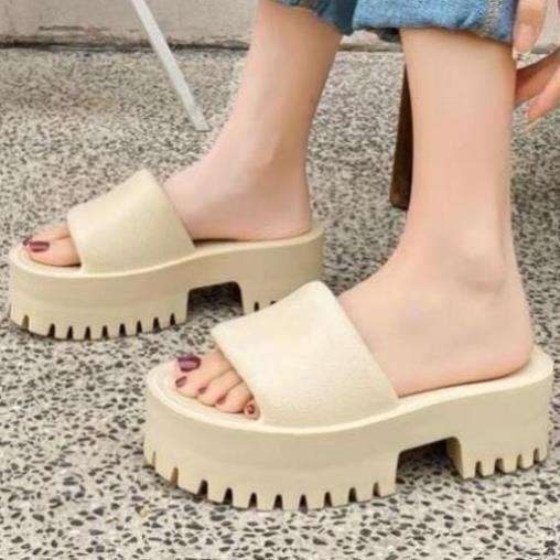 Dép nữ Gc quai ngang đúc nguyên khối đế răng cưa- Dép bánh mì đế cao sang xịn hottrend 2023