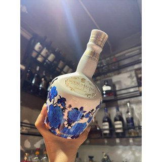 [40% Pháp] W H I S K Y C H I V A S 2 1 QUINN White/ Trắng, Bản giới hạn