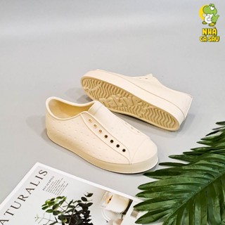 Giày native trẻ em full nhựa siêu mềm, giày urban đúc cho bé trai bé gái màu trắng sữa chính hãng xuất dư