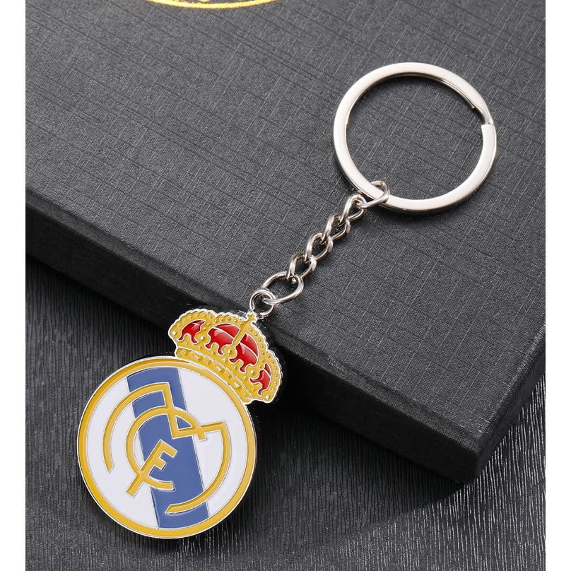 Ảnh thật móc khóa kim loại không gỉ Real Madrid bền đẹp 4.5cm