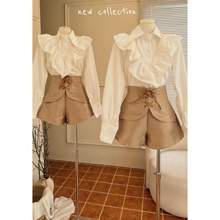 SET ÁO SƠMI CỔ BÈO TẦNG TAY PHỒNG KÈM SHORT ĐAN DÂY EO