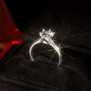  KL2024 Nhẫn Bạc Nữ Loretta Đai Trơn Đài Xoắn Đá Chủ Round Cut 6.0ly by Kylan Silver 