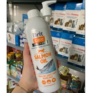 DẦU CÁ HỒI BRIT CARE DƯỠNG LÔNG CHO CHÓ MÈO CHAI 500ML