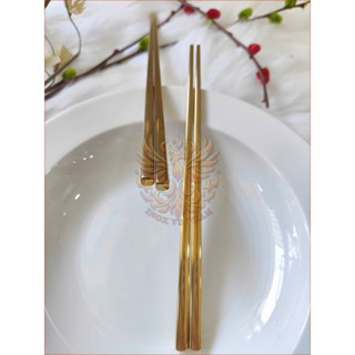Đôi đũa inox 304 mạ vàng đầu vuông sang trọng đẹp mắt (Ảnh shop tự chụp)