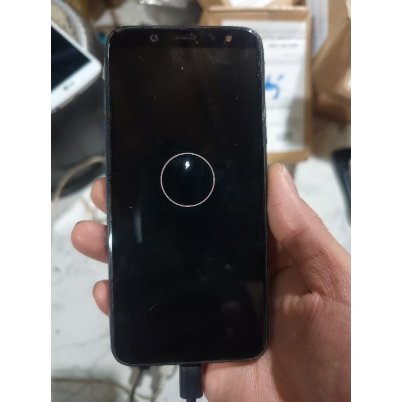 Cụm xác Samsung A6 máy còn màn zin bị Treo