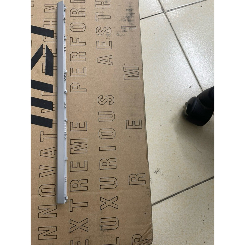 Thay ốp bản lề  laptop HP 240 G8