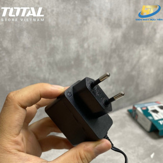 Sạc 12V TOTAL TCLI12071