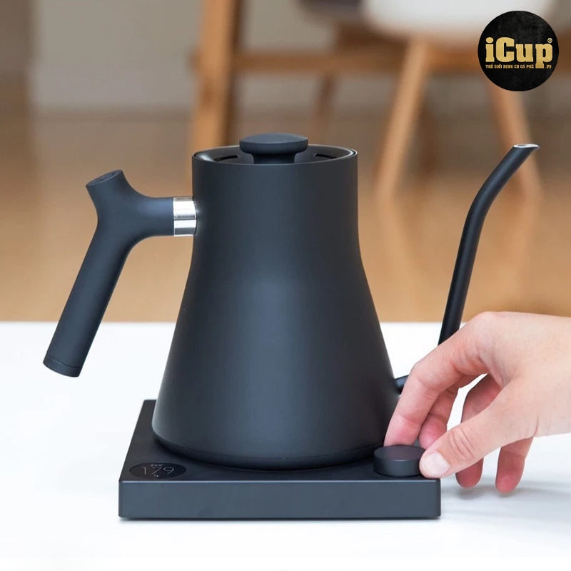 Ấm Fellow Stagg EKG 0.9L Matte Black sử dụng điện 220V, bảo hành 12 tháng chính hãng